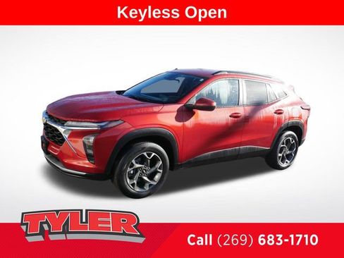 Used 2024 Chevrolet Trax LT w/ LT Convenience Package FWD image 3