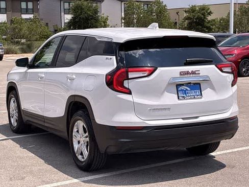 Used 2024 GMC Terrain SLE FWD image 4