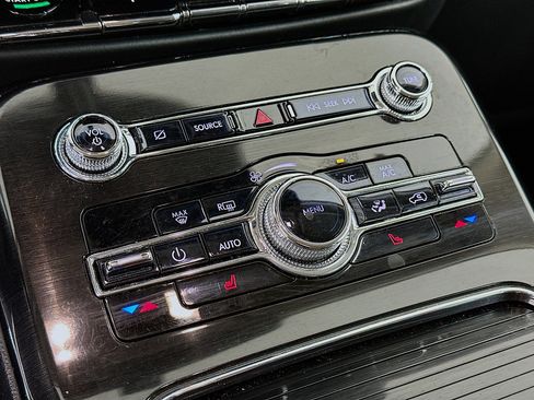 Used 2023 Lincoln Nautilus FWD w/ Premium Package image 24