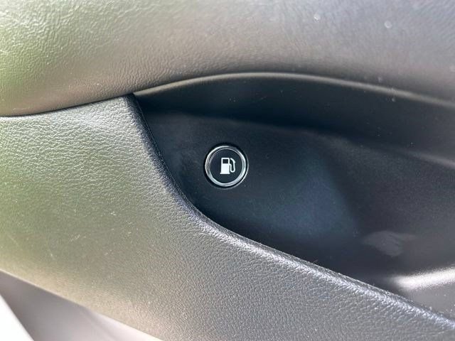 Used 2024 Chrysler Pacifica Limited FWD image 12