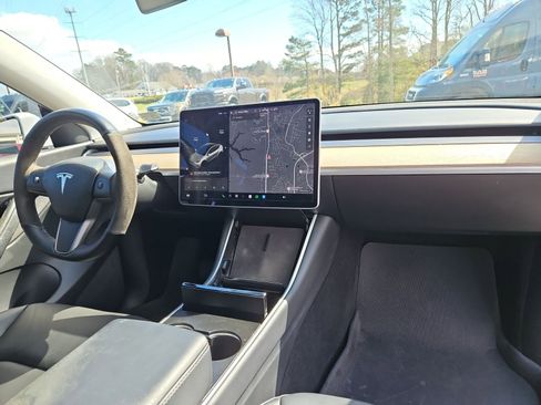 Used 2021 Tesla Model Y Long Range AWD/4WD image 16