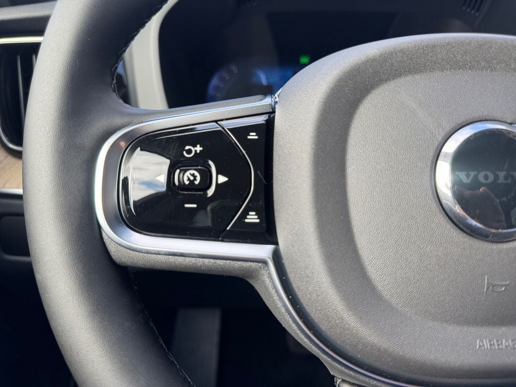 New 2027 Volvo XC60 B5 Plus AWD/4WD image 14