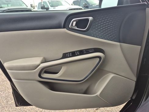 Used 2025 Kia Soul EX image 16