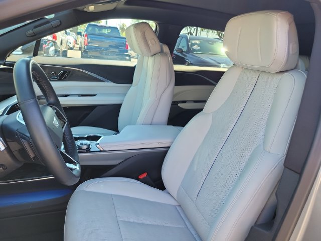 Used 2024 Cadillac Lyriq Luxury AWD/4WD image 24