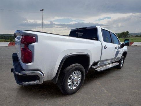 Used 2023 Chevrolet Silverado 2500 LT w/ Convenience Package AWD/4WD image 4