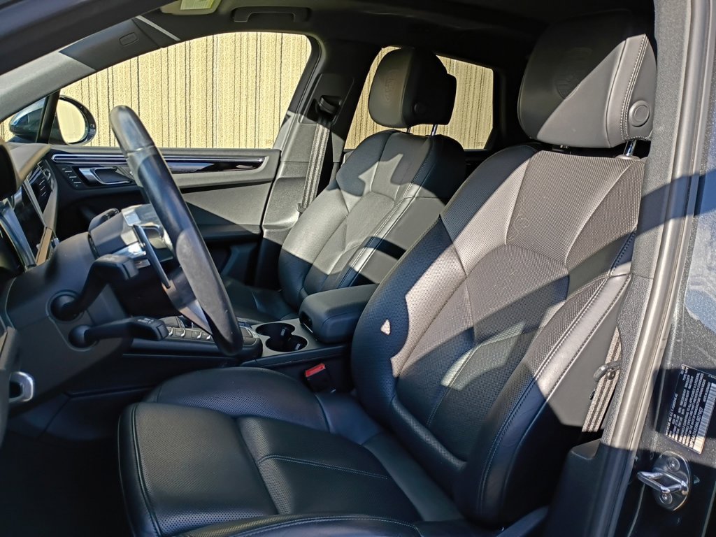 Certified 2021 Porsche Macan AWD/4WD image 5