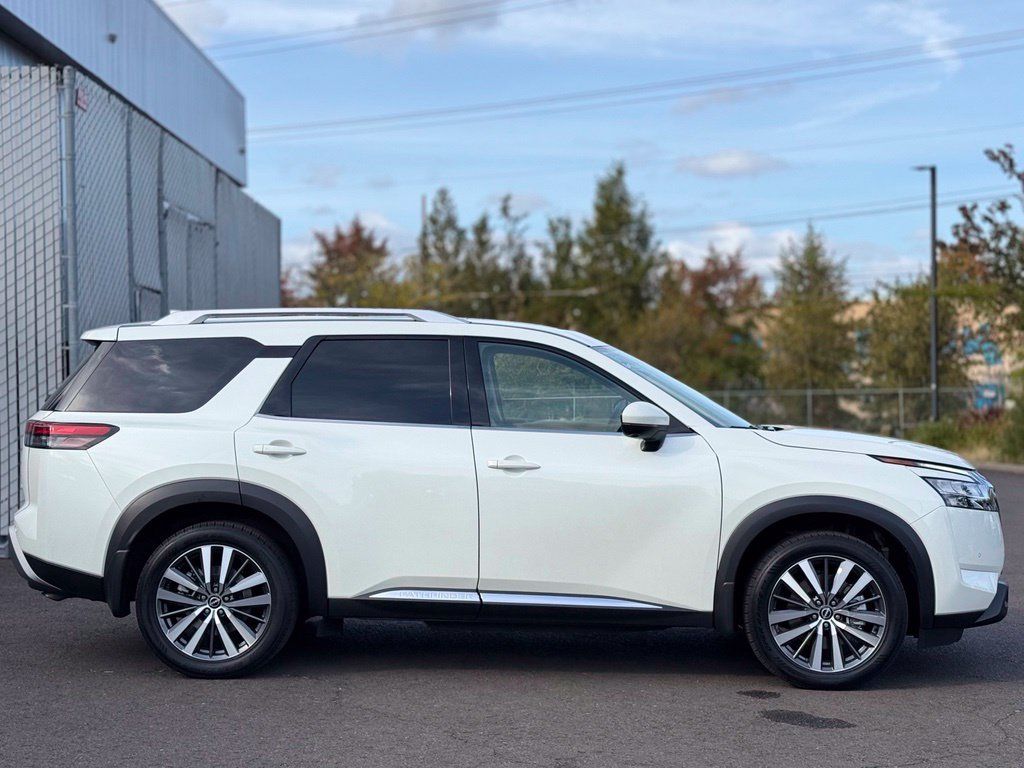 Used 2022 Nissan Pathfinder Platinum AWD/4WD image 5