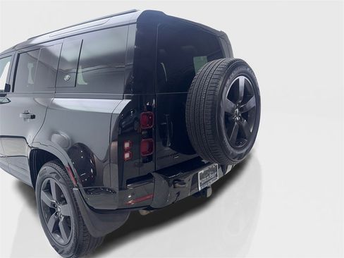 Used 2022 Land Rover Defender 110 X-Dynamic SE image 19