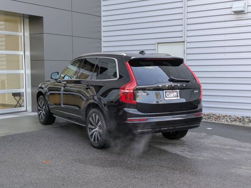 Used 2023 Volvo XC90 B5 Core w/ Climate Package image 3