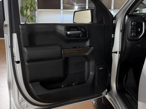 Used 2019 Chevrolet Silverado 1500 LT Trail Boss AWD/4WD image 16