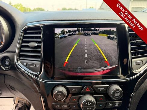 Used 2020 Jeep Grand Cherokee Altitude AWD/4WD image 23