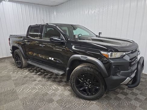 Used 2023 Chevrolet Colorado Trail Boss w/ Technology Package AWD/4WD image 7