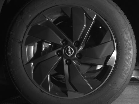 Used 2025 Nissan Rogue SV FWD image 14