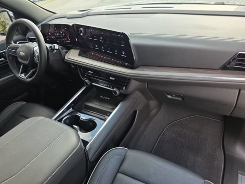 Used 2025 Chevrolet Tahoe Premier RWD image 12