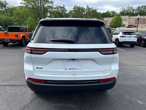 New 2025 Jeep Grand Cherokee Altitude image 4
