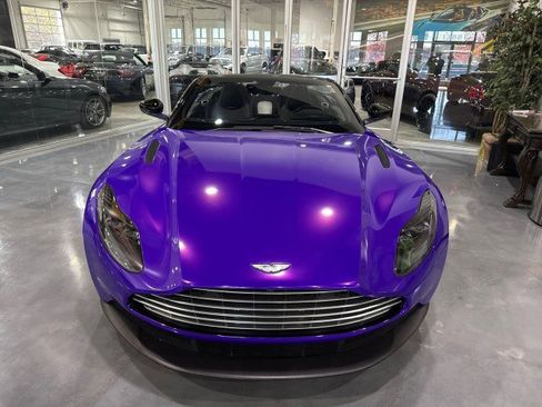 Used 2019 Aston Martin DB11 Volante image 2