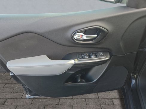 Used 2014 Jeep Cherokee Latitude image 10