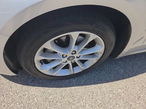 Used 2019 Ford Fusion SE FWD image 9