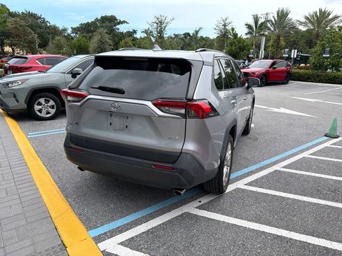 Used 2019 Toyota RAV4 XLE Premium FWD image 8