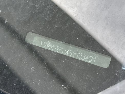 Certified 2025 Volvo XC60 B5 Core image 3