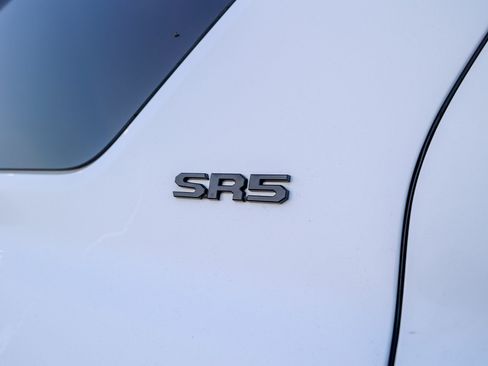 Used 2025 Toyota 4Runner SR5 AWD/4WD image 12