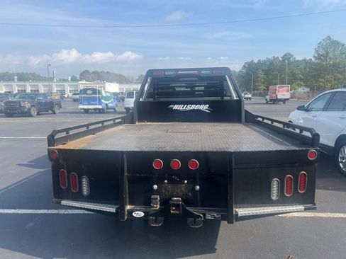 Used 2024 GMC Sierra 3500 SLE w/ SLE Convenience Package image 4