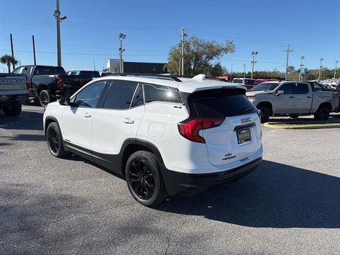 Used 2021 GMC Terrain SLE w/ Driver Convenience Package image 5