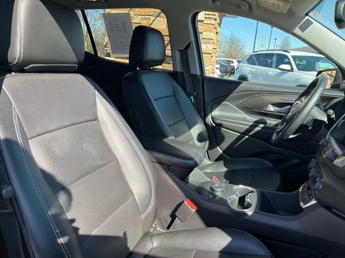 Used 2024 GMC Terrain SLT image 31