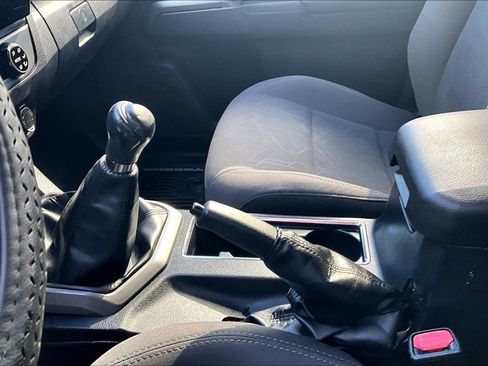 Used 2018 Toyota Tacoma TRD Off-Road image 15