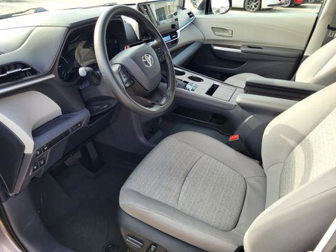 Used 2022 Toyota Sienna LE image 12