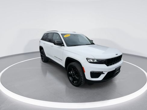 Used 2023 Jeep Grand Cherokee Limited w/ Black Appearance Package AWD/4WD image 2