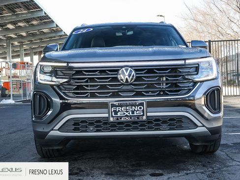 Used 2024 Volkswagen Atlas Cross Sport SE image 2