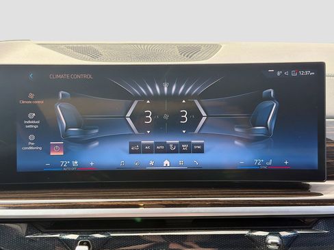 Used 2025 BMW X5 xDrive50e image 36