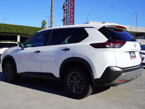 Used 2023 Nissan Rogue S image 5