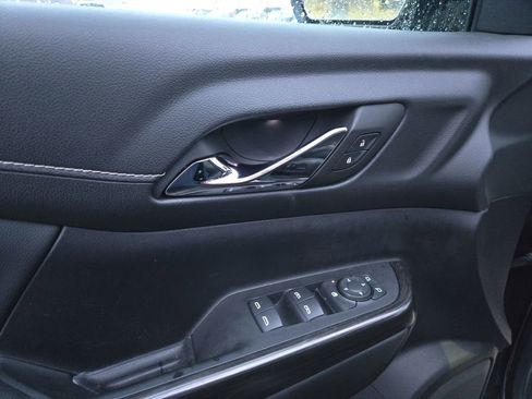 Used 2023 GMC Acadia SLT image 11