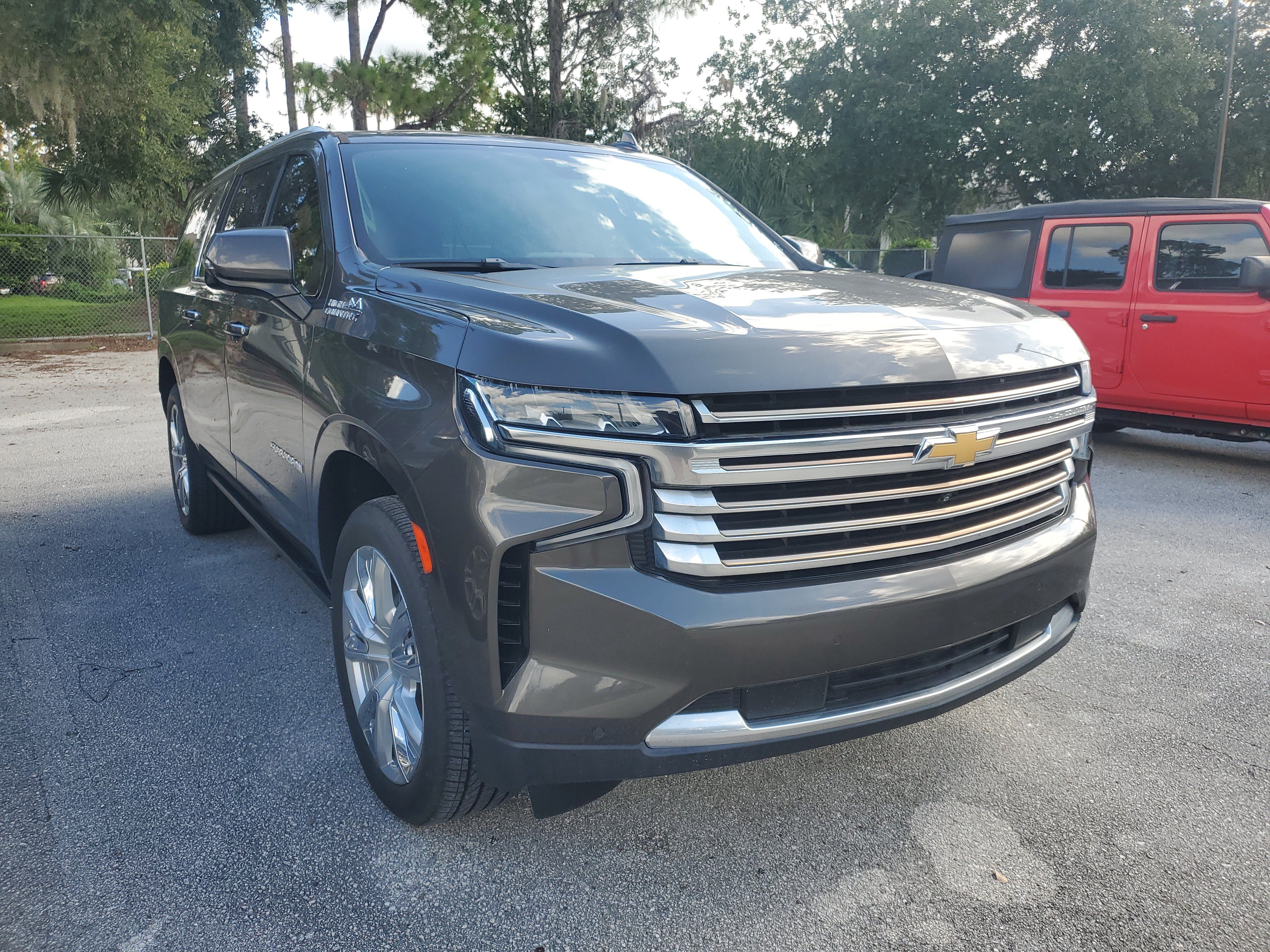Used 2021 Chevrolet Suburban High Country RWD image 2