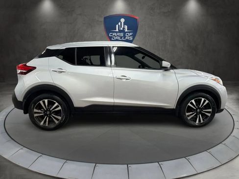 Used 2019 Nissan Kicks SV image 6