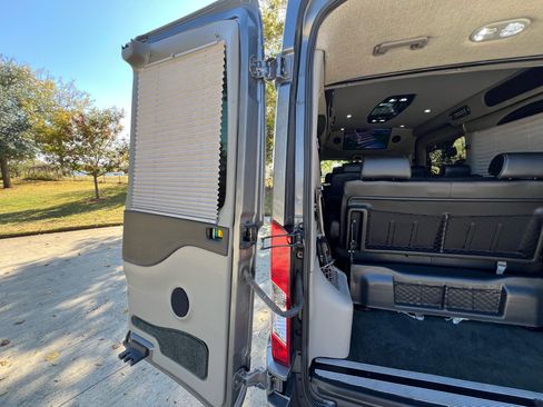 Used 2022 Ford Transit 250 Medium Roof AWD image 59