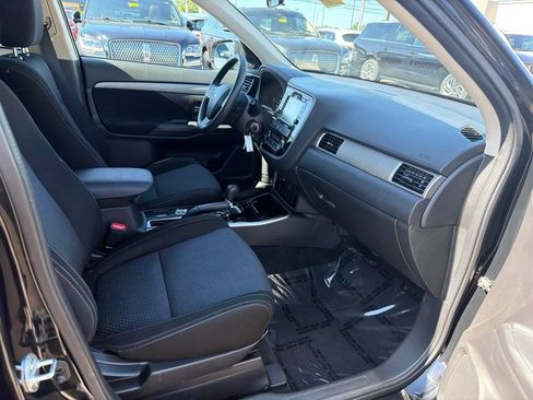 Used 2018 Mitsubishi Outlander ES AWD/4WD image 16