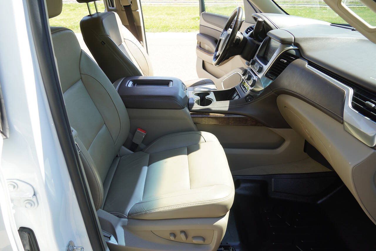Used 2019 Chevrolet Suburban LT AWD/4WD image 15