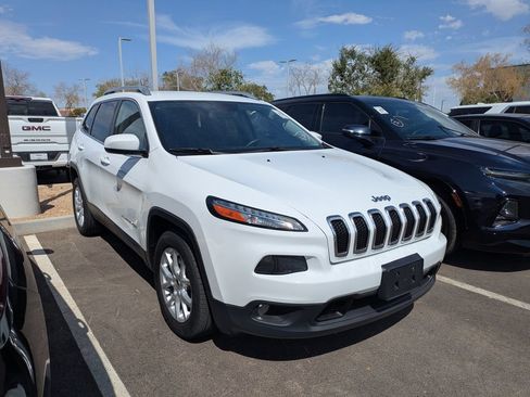 Used 2018 Jeep Cherokee Latitude w/ Safety Group FWD image 1