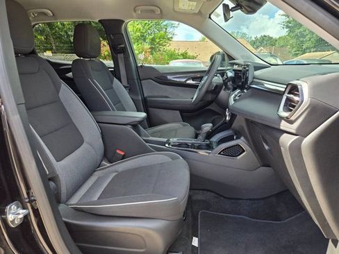 Used 2025 Chevrolet TrailBlazer LT AWD/4WD image 29