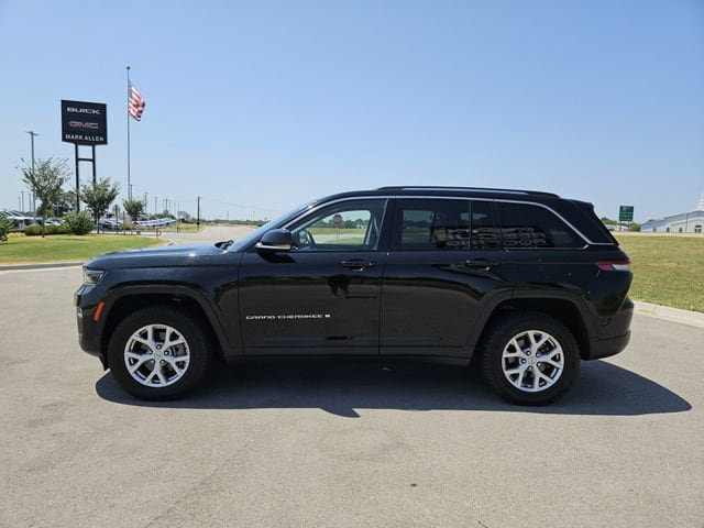 Used 2022 Jeep Grand Cherokee Limited AWD/4WD image 4