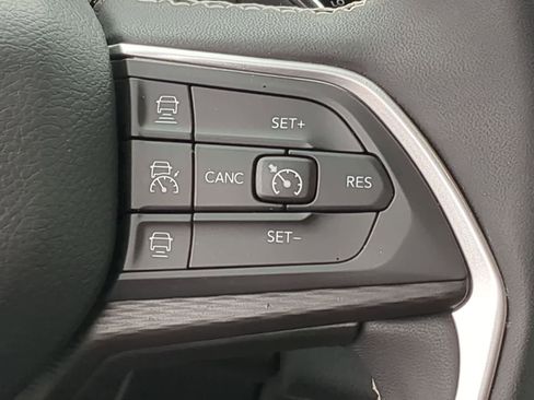 Certified 2023 Jeep Grand Cherokee Altitude image 24