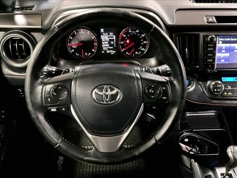 Certified 2017 Toyota RAV4 SE image 5