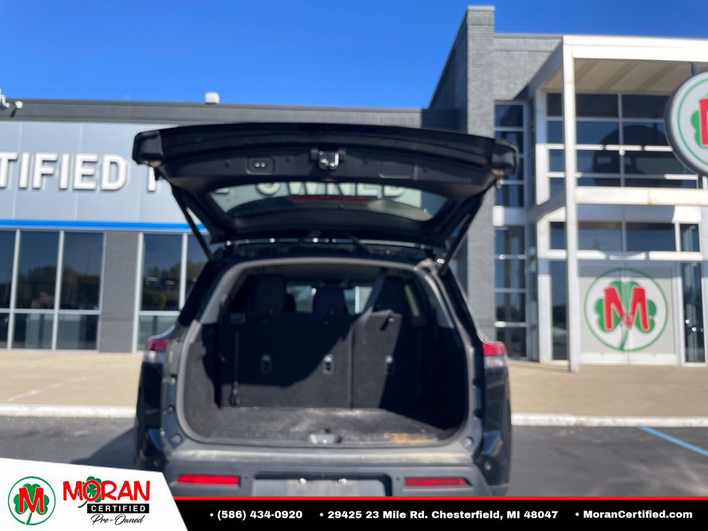 Used 2025 Nissan Pathfinder SV AWD/4WD image 18