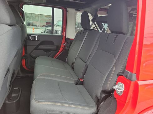 Certified 2025 Jeep Wrangler Unlimited Sahara w/ Safety Group AWD/4WD image 10