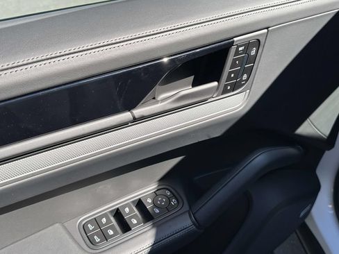 New 2026 Porsche Cayenne Coupe AWD/4WD image 18