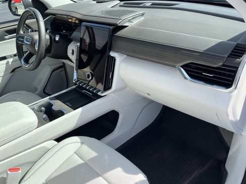 Used 2024 GMC Acadia Denali w/ Super Cruise Package image 28