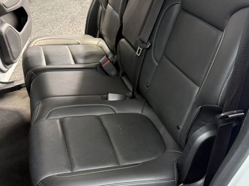 Used 2023 GMC Acadia SLT AWD/4WD image 18